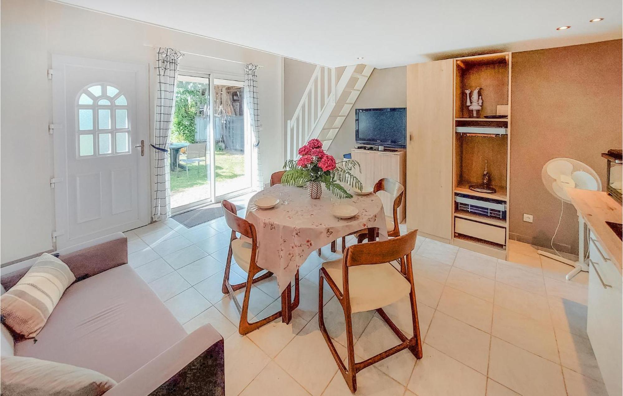 Gorgeous Home In Molinet With Wifi Buitenkant foto