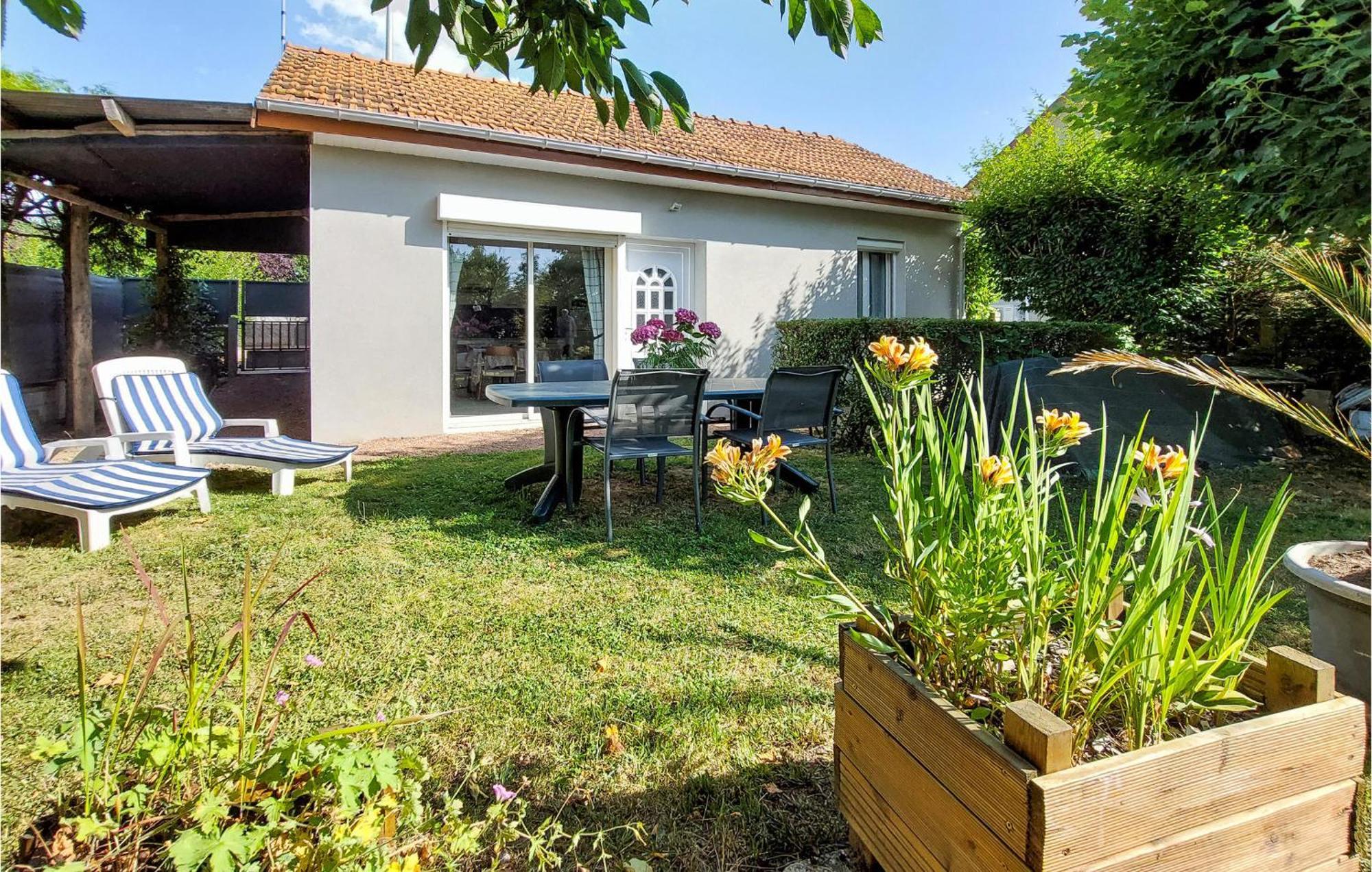 Gorgeous Home In Molinet With Wifi Buitenkant foto